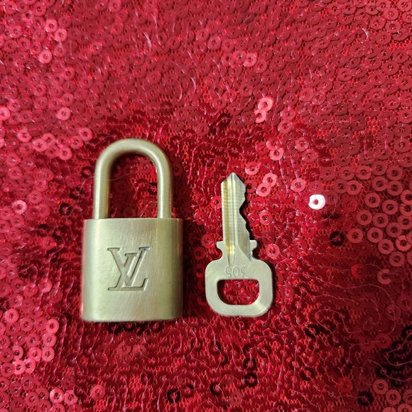Louis Vuitton Goldtone Lock and Key Number 305 - Picture 3 of 8